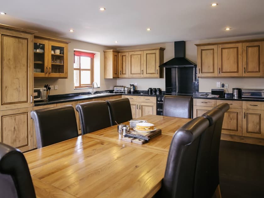 Large dining table in kitchen | Drover’s Barn - Millmoor Farm, Bickley, near Malpas