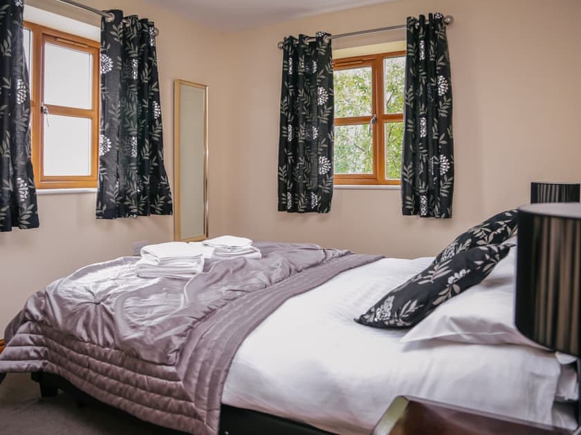 Relaxing double bedroom | Drover’s Barn - Millmoor Farm, Bickley, near Malpas