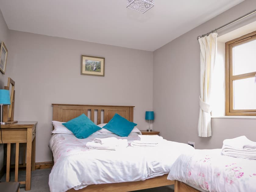 Convenient twin bedroom | Drover’s Barn - Millmoor Farm, Bickley, near Malpas