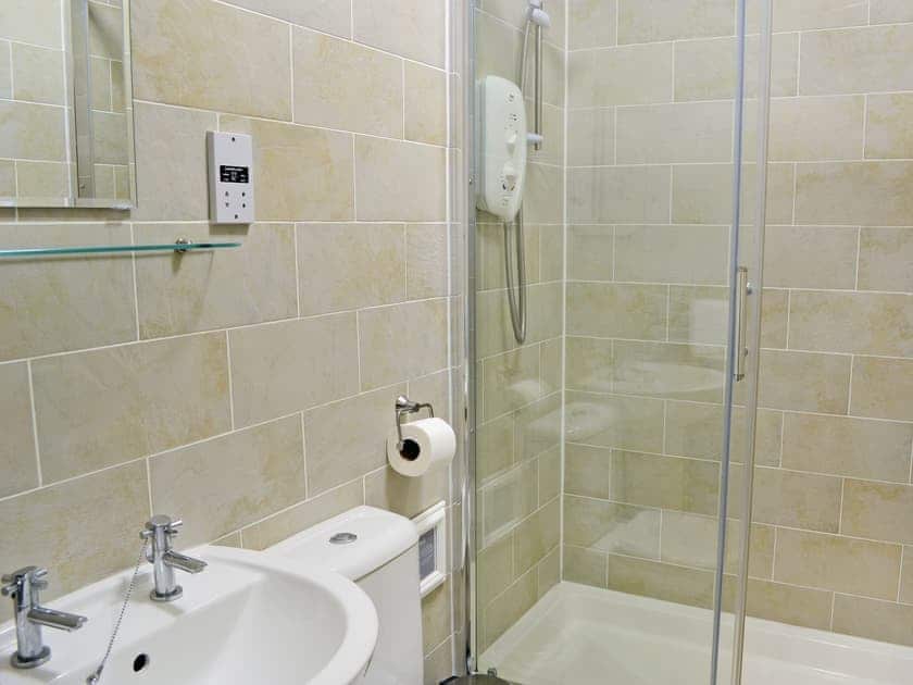 Modern bathroom | Elm Cottage - Mountherrick Holiday Cottages, Crawfordjohn, near Biggar