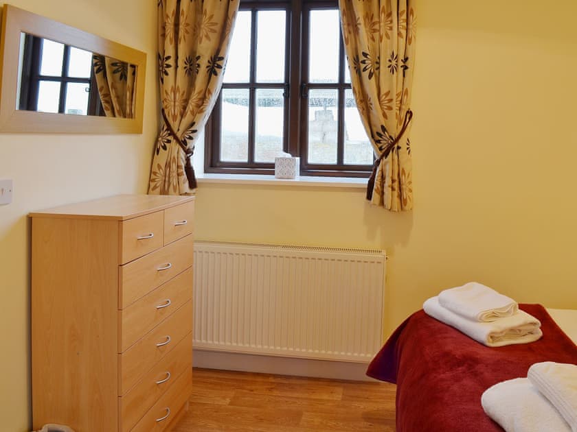 Double bedroom | The Stable - Decoy Farm Holiday Cottages, High Halstow, near Rochester