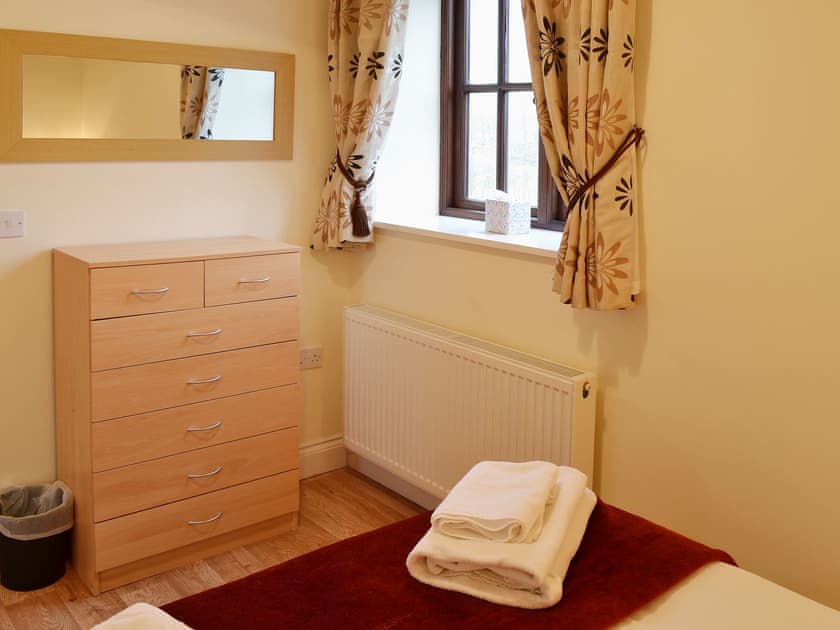 Double bedroom | The Stable - Decoy Farm Holiday Cottages, High Halstow, near Rochester
