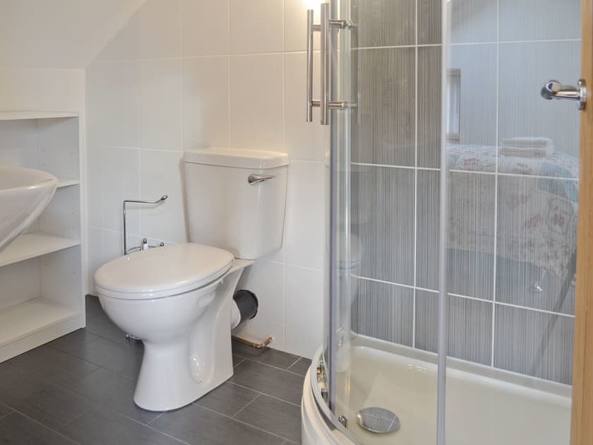 En-suite shower room | Rhiwal Kitty - Trehwfa Cottages, Bodedern, near Holyhead