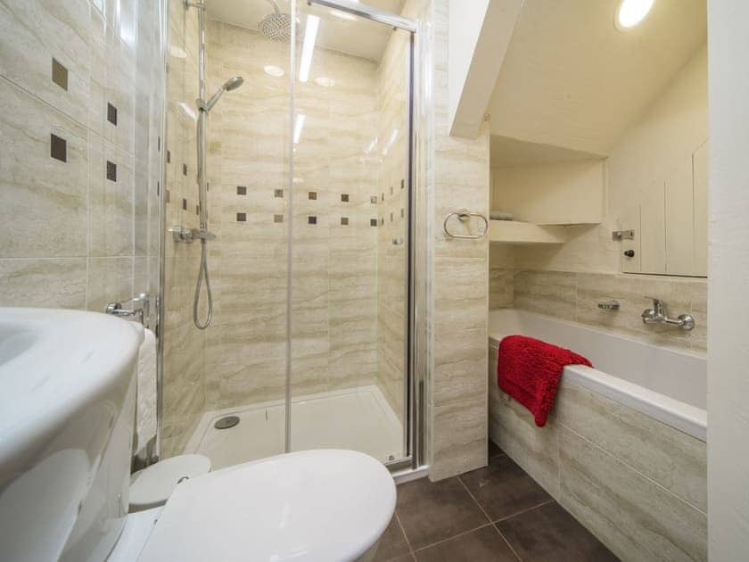 En-suite bathroom with shower cubicle | Scafell Cottage - Bridge End Farm Cottages, Boot, near Eskdale