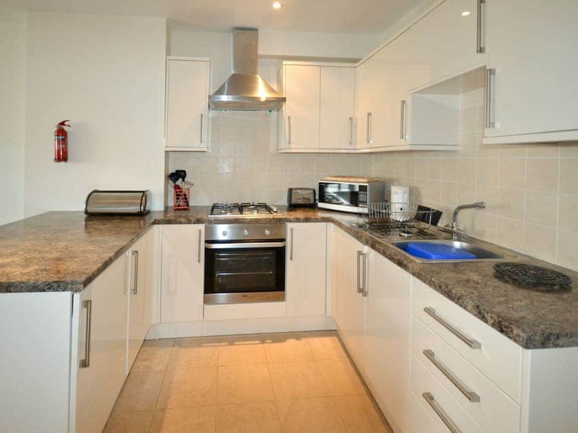 Well-equipped fitted kitchen | Trinity Apartment 15 - Trinity Mews, Torquay