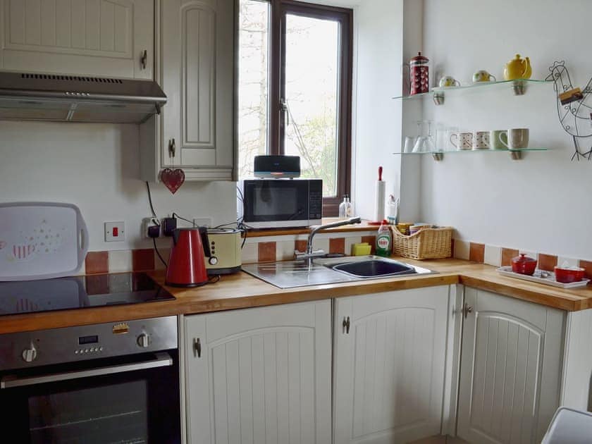 Well equipped kitchen area | Honeysuckle Cottage, Nercwys near Mold
