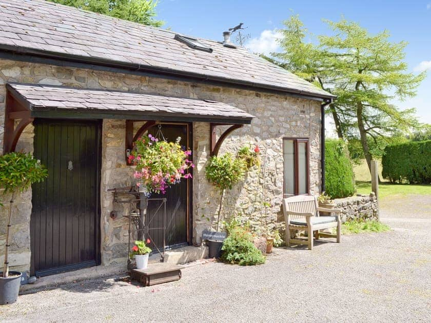 Honeysuckle Cottage (ref CC614031) in Nercwys near Mold, North Wales