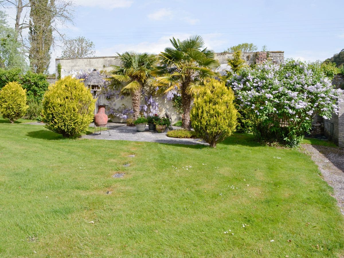 Somerton Court Lodges - Cedar Lodge