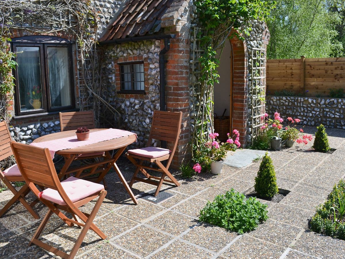 Sereynis Holiday Cottages Rose Cottage Ref Ukc390 In Roughton
