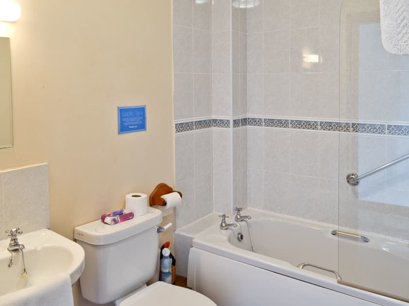 En-suite bathroom | The Coach House, Somersal Herbert, near Ashbourne