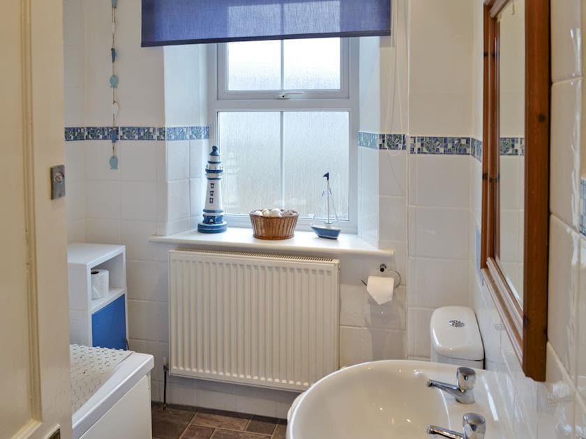 Family bathroom | Hay Cottage, St Austell