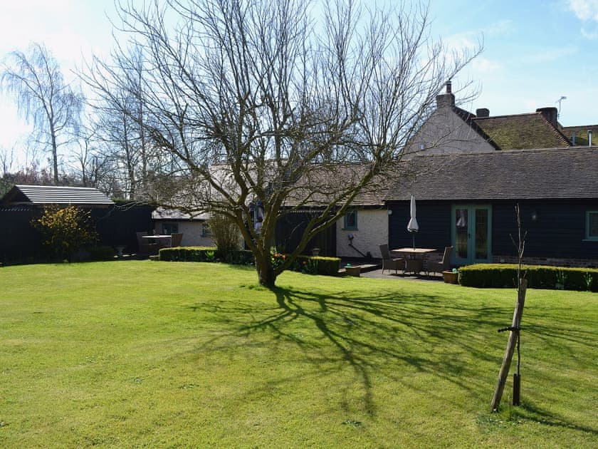 The property has a large shared garden with mature trees and lawned area | The Gardener’s Cottage - Canterbury Cottages, Shatterling, near Canterbury