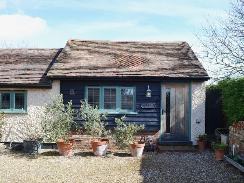 The holiday accommodation is given a Mediterranean feel with the thoughtfully planted terracotta pots outside the front door | The Gardener’s Cottage - Canterbury Cottages, Shatterling, near Canterbury