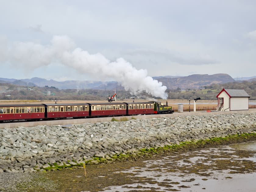 Ffestiniog and Welsh Highland Railways | Ffestiniog View, Porthmadog