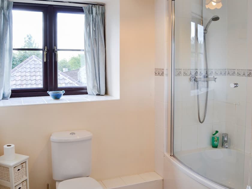 Bathroom | The Old Haybarn, Knole