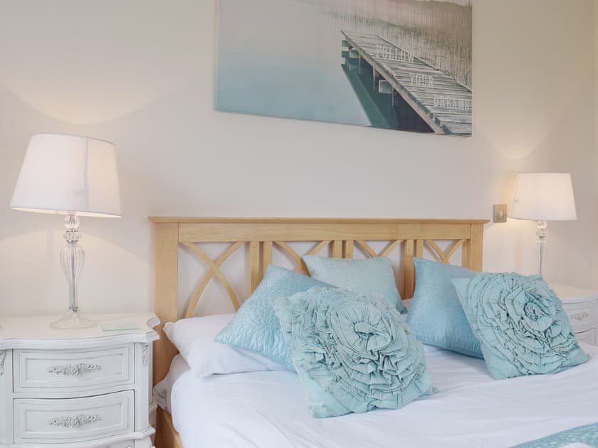 Double bedroom | Wrth-y-Nant - Tanylan Farm Cottages, Kidwelly