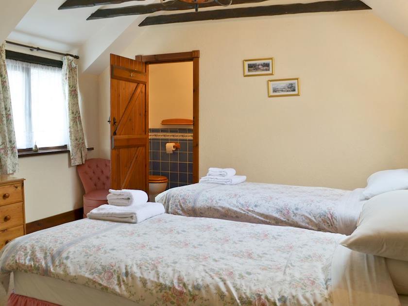 Twin bedroom with en-suite | The Granary, Colyford, near Seaton