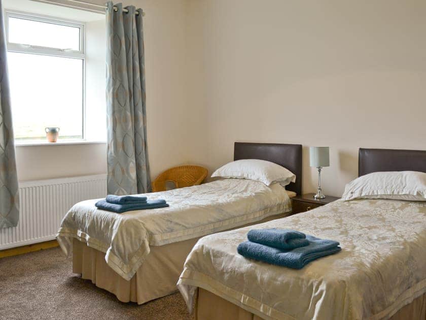Comfortable twin bedroom | Curlew Cottage, Belford, near Bamburgh