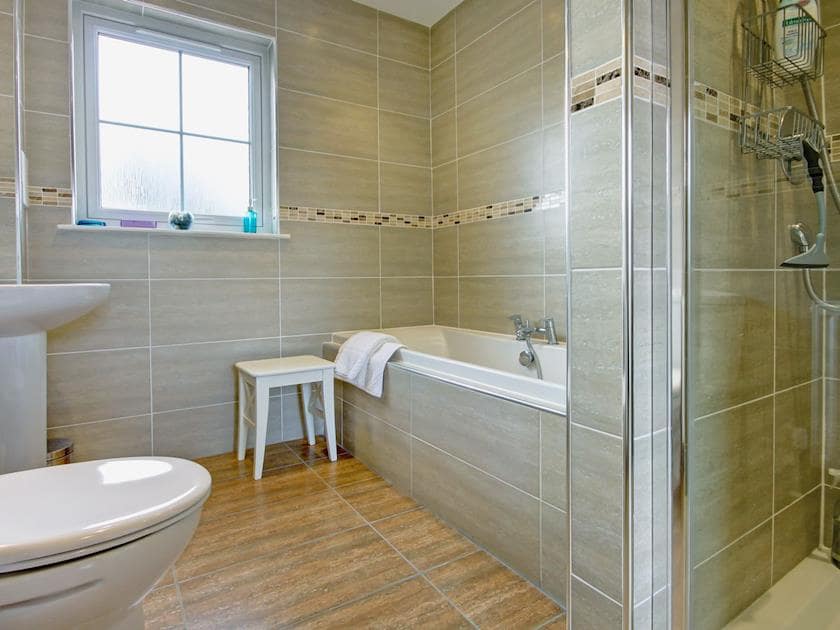 Bathroom | Osprey Cottage - Osprey Hideaways, Stirling
