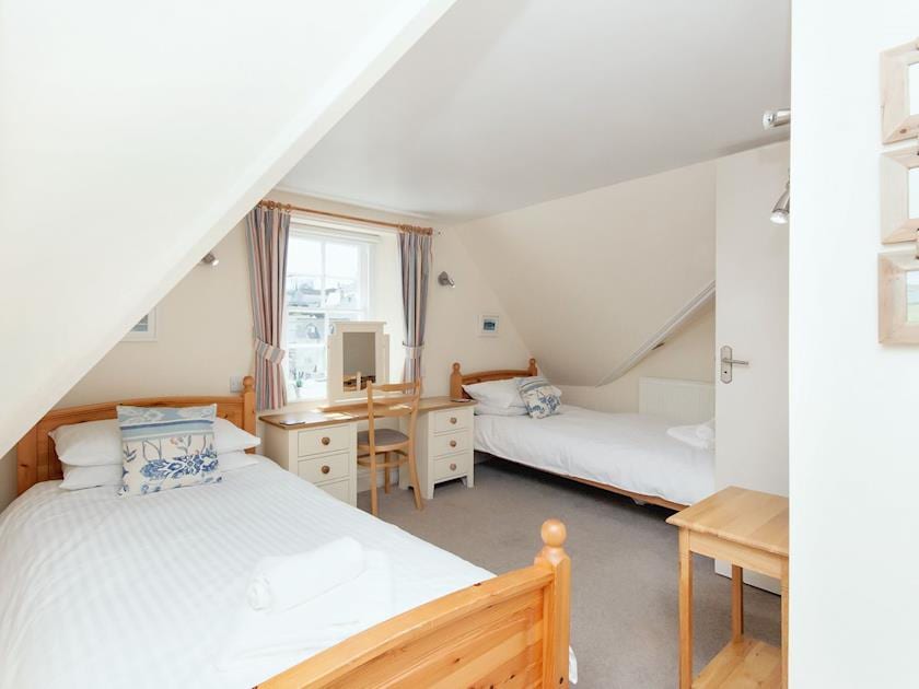 Cosy twin bedroom | Charborough House Apartment 4, Salcombe