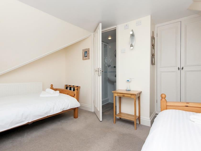 Cosy twin bedroom | Charborough House Apartment 4, Salcombe