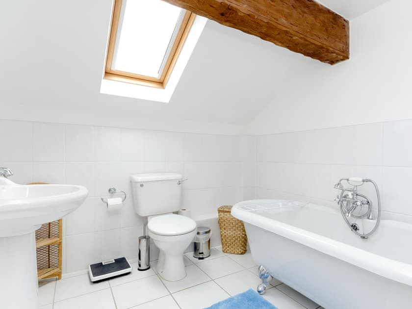Fantastic en-suite bathroom | Lillegarth, Bradwell