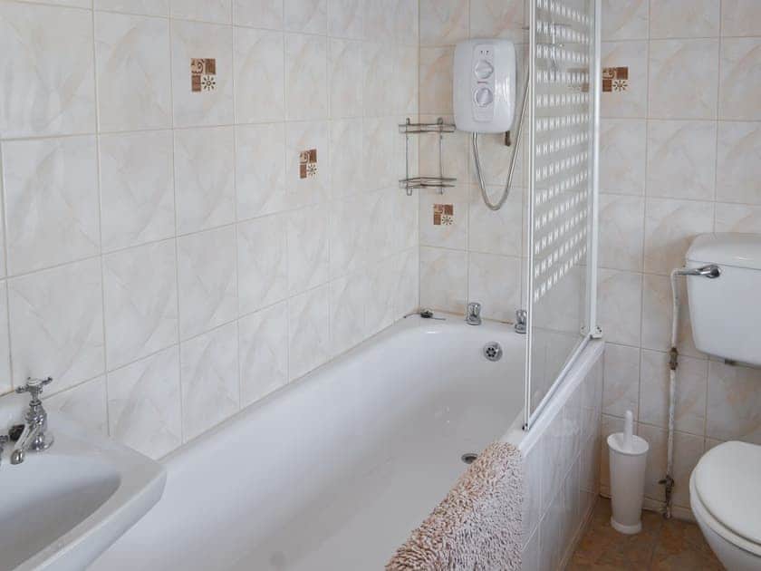 Family bathroom with shower above bath | The Bridge Inn Apartment, Bridgerule, near Bude
