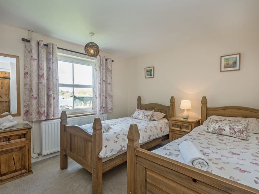 Cosy twin bedroom | Wherryman’s Cottage, Coltishall