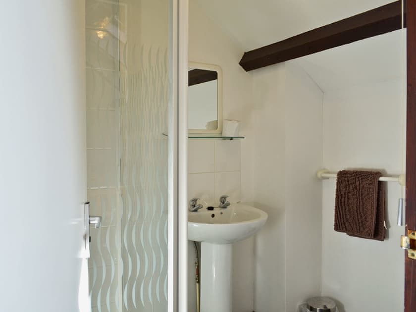 Shower room | Oak Leaves - Twelve Oaks Holiday Cottages, Teigngrace, near Newton Abbot
