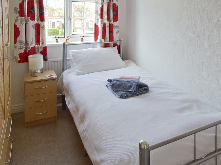 Cosy single bedroom | Smitten Cottage, Rhyl