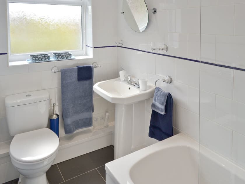 Family bathroom with shower over bath | Smitten Cottage, Rhyl