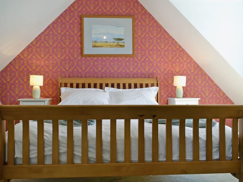 Comfortable double bedroom with kingsize bed | Loch Shore Cottage, Dornie, near Kyle