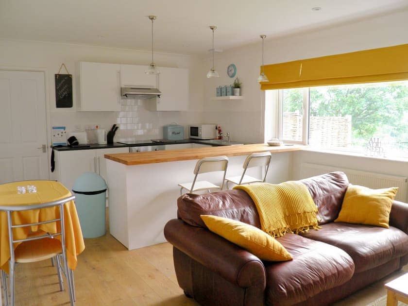 Well presented, comfortable, open plan living/ dining/ kitchen | Weaver’s Lodge, North Gorley, near Fordingbridge