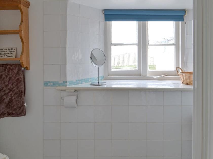 Bathroom | Apple Blossom Cottage - Twelve Oaks Holiday Cottages, Teigngrace, near Newton Abbot