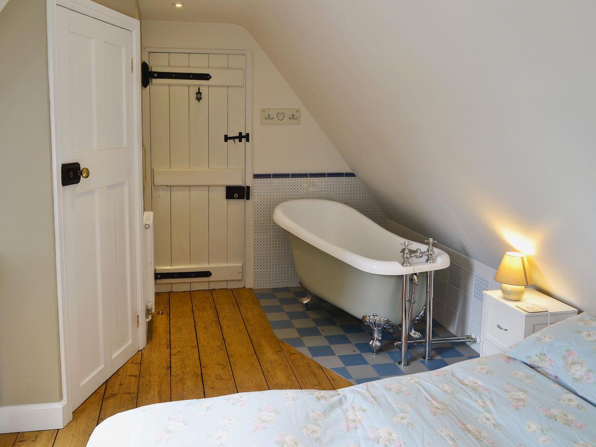 Escape Bathrooms Chard the coach house @ the old rectory (ref ukc467) in buckland st mary Escape Bathrooms Chard the coach house @ the old rectory (ref ukc467) in buckland st mary