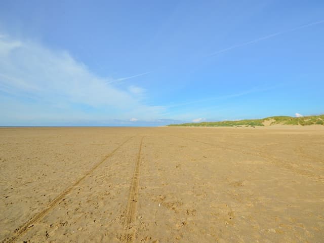 The Dunes Ref Ukc431 In Lytham St Annes Lancashire Cottages Com