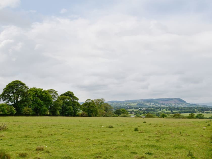 Magnificent rural views | 5 The Granary, Pendleton, near Clitheroe