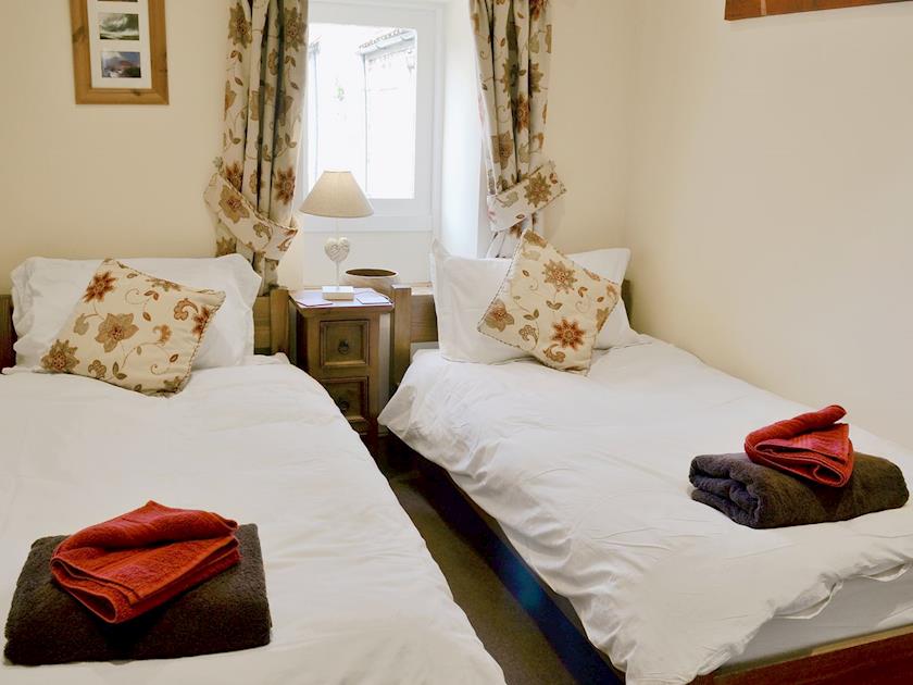 Twin bedroom | Guillemot Cottage - Manor Farm Cottages, Buckton, near Flamborough