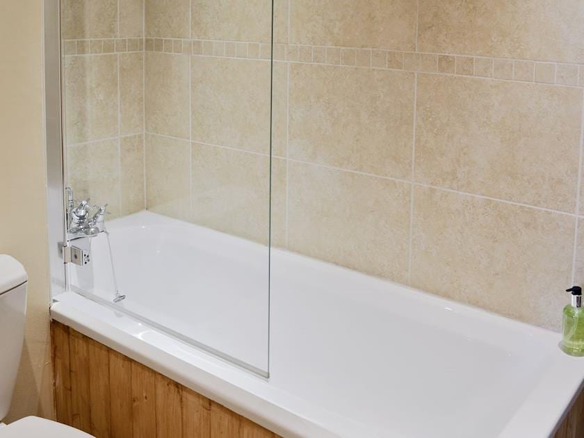 Bathroom | Guillemot Cottage - Manor Farm Cottages, Buckton, near Flamborough