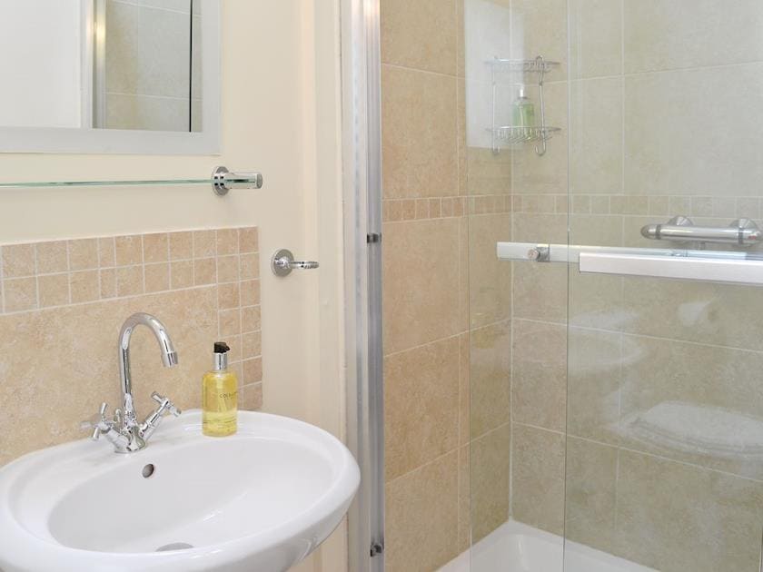 Shower room | Guillemot Cottage - Manor Farm Cottages, Buckton, near Flamborough