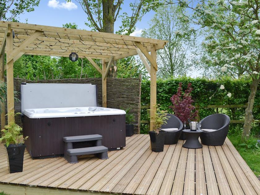 Hot tub | The Old Stables - Burfields Farm, Botesdale, near Diss