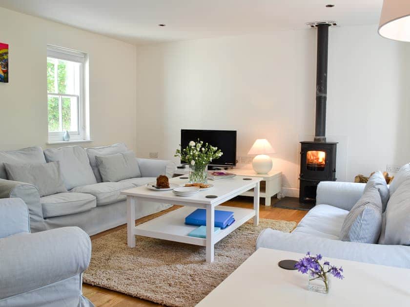 Light and airy living room with wood burner | Llangrannog - Cei Newydd, Mwnt and Llangrannog, Nanternis near New Quay