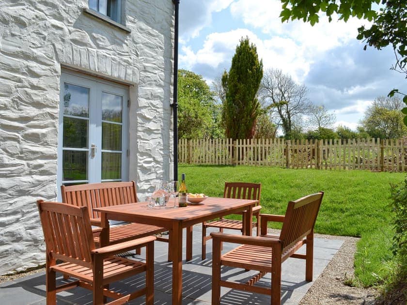 Outdoor dining area | Llangrannog - Cei Newydd, Mwnt and Llangrannog, Nanternis near New Quay