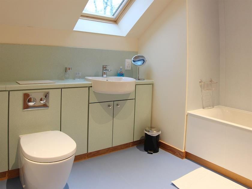 The spacious modern bathroom | HomelandsDrummochy, Lundin Links near Anstruther