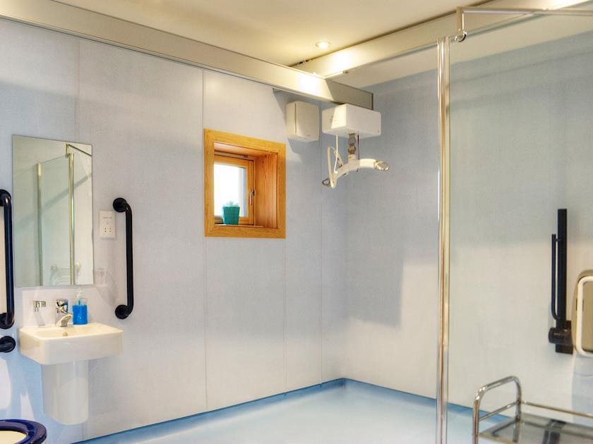 Spacious wet room | , 