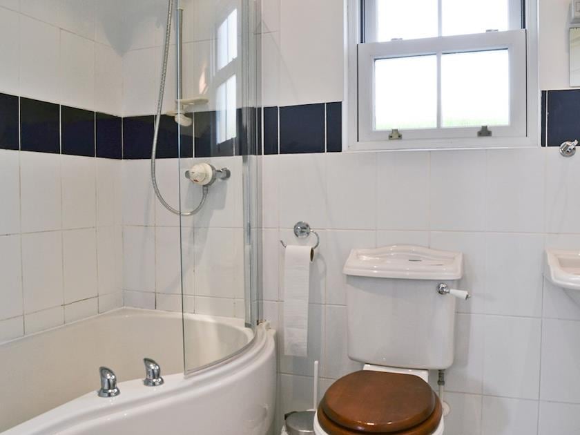Bathroom | Jasmine - Netley Hall, Dorrington, near Shrewsbury