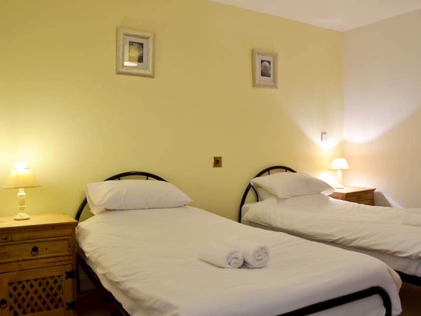 Twin bedroom | Rosemary - Netley Hall, Dorrington, near Shrewsbury