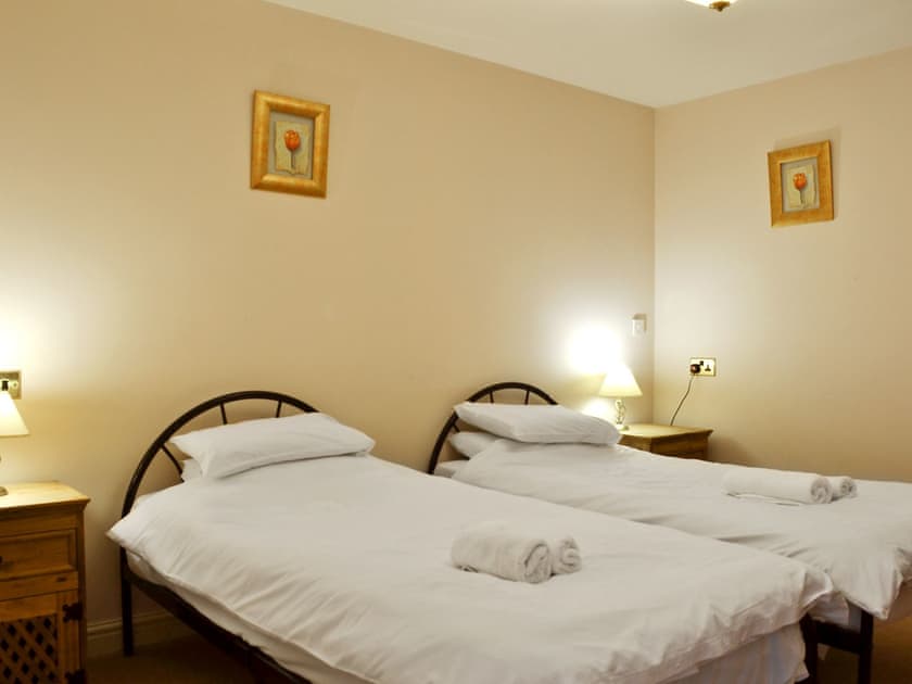 Twin bedroom | Poppy - Netley Hall, Dorrington, near Shrewsbury