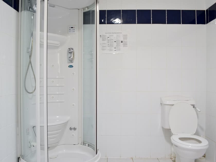 Shower room | Poppy - Netley Hall, Dorrington, near Shrewsbury