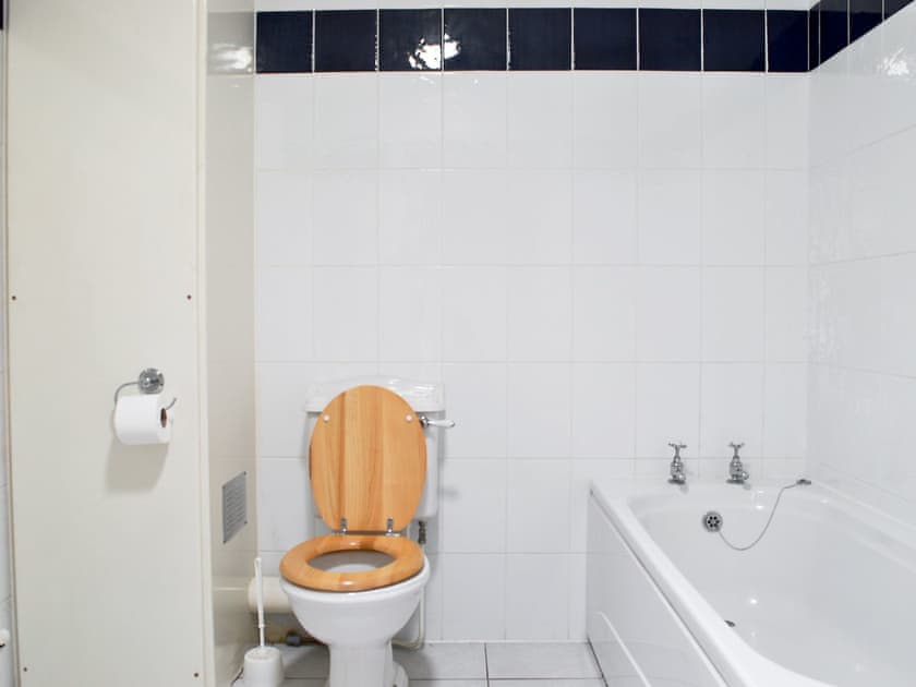 Bathroom | Poppy - Netley Hall, Dorrington, near Shrewsbury